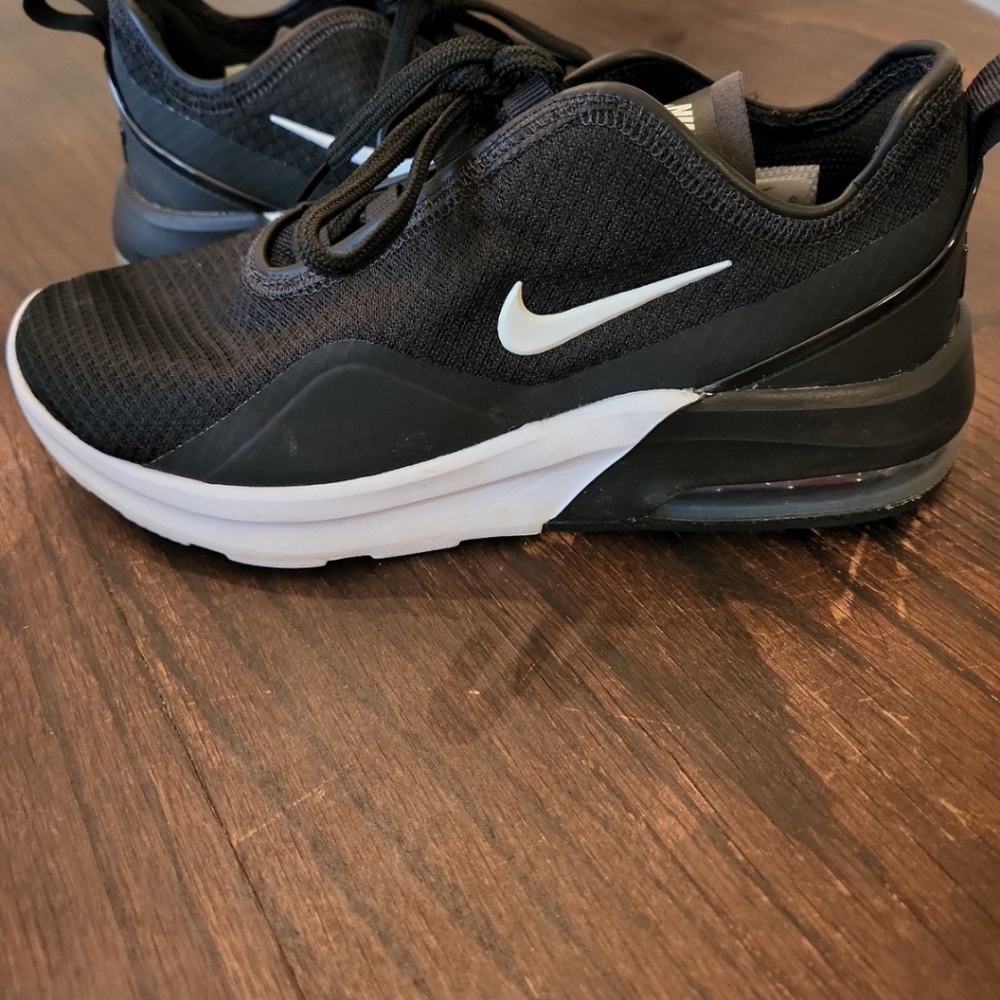 Womens air max motion 2 size 6.5
